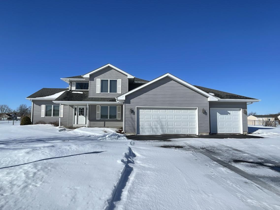 106 Hickory Ln., Kirkland, IL 60146