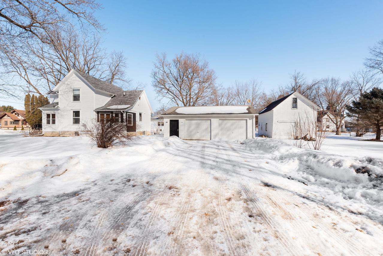 107 2nd St., Lindenwood, IL 61049