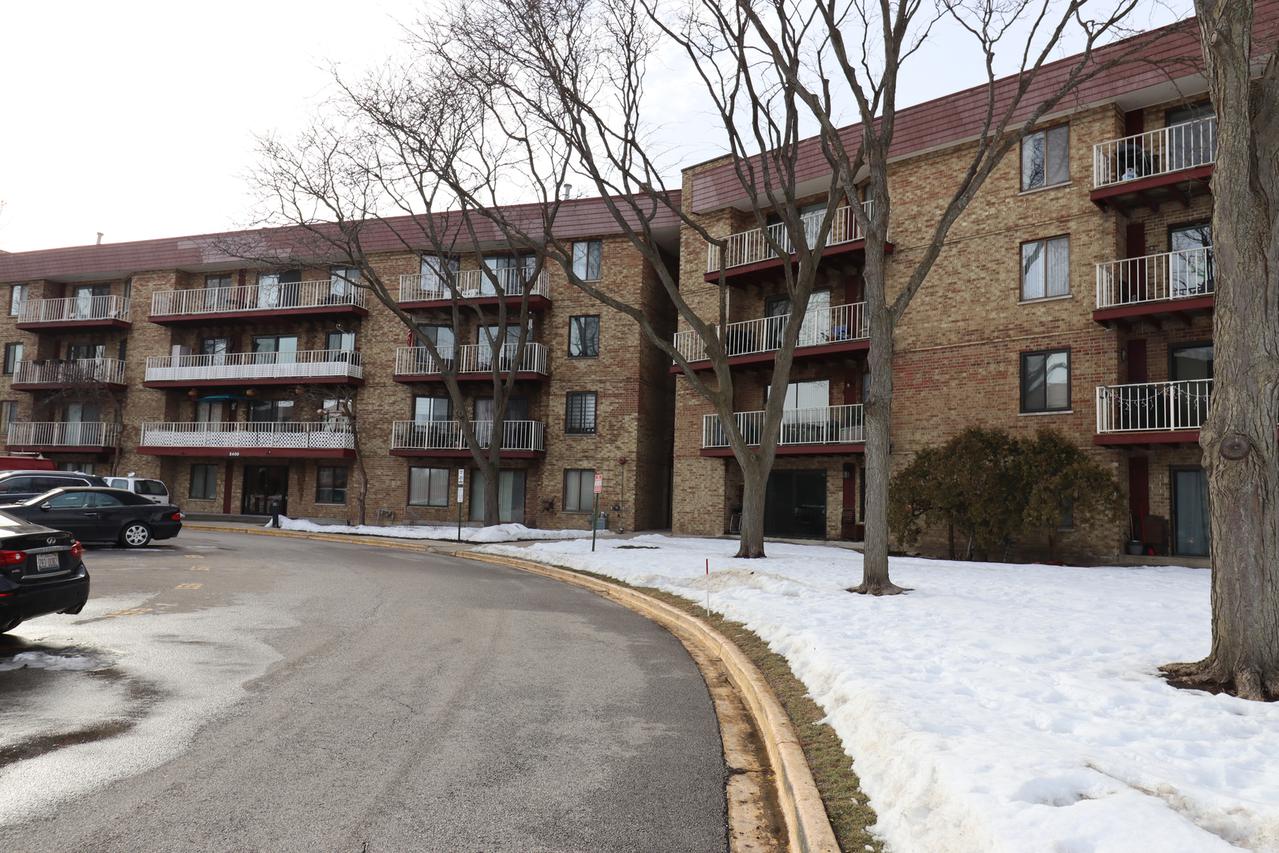 5400 Astor Ln. #204, Rolling Meadows, IL 60008