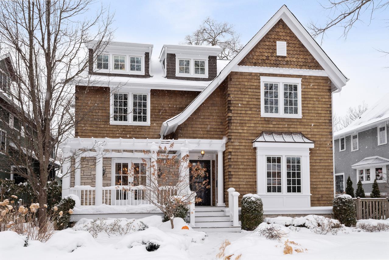 211 9th St., Wilmette, IL 60091