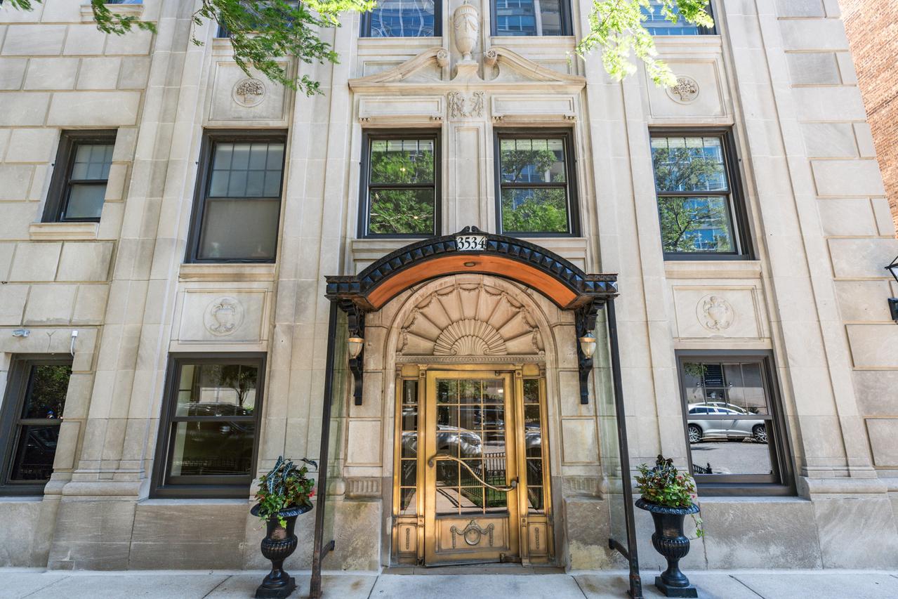 3534 N Lake Shore Dr. #2D, Chicago, IL 60657