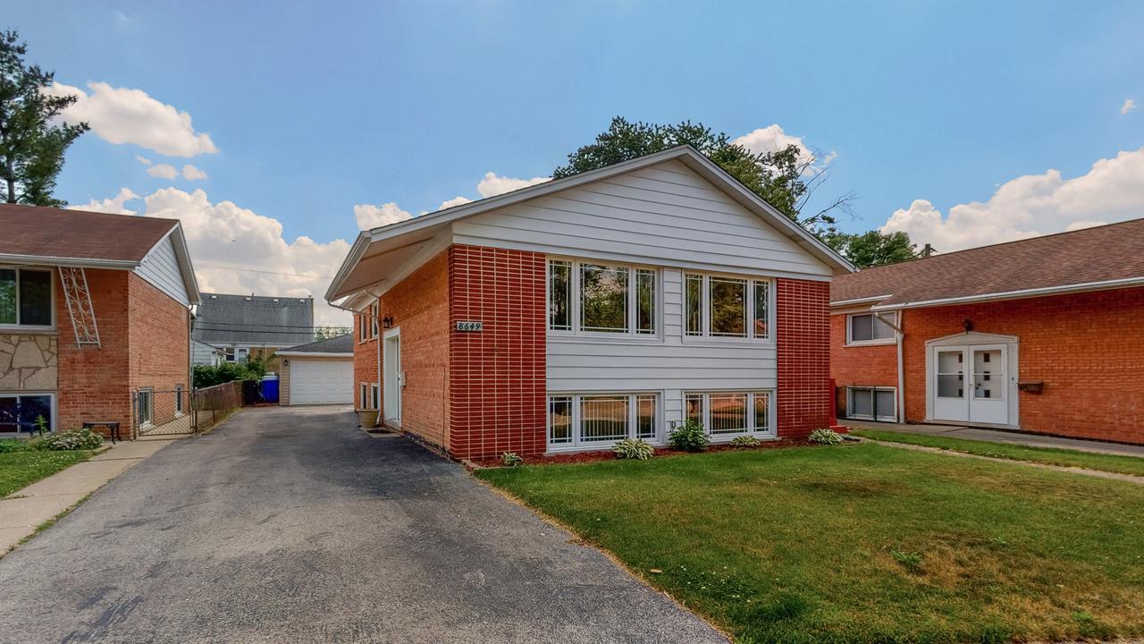 8649 Patricia Dr., Lyons, IL 60534