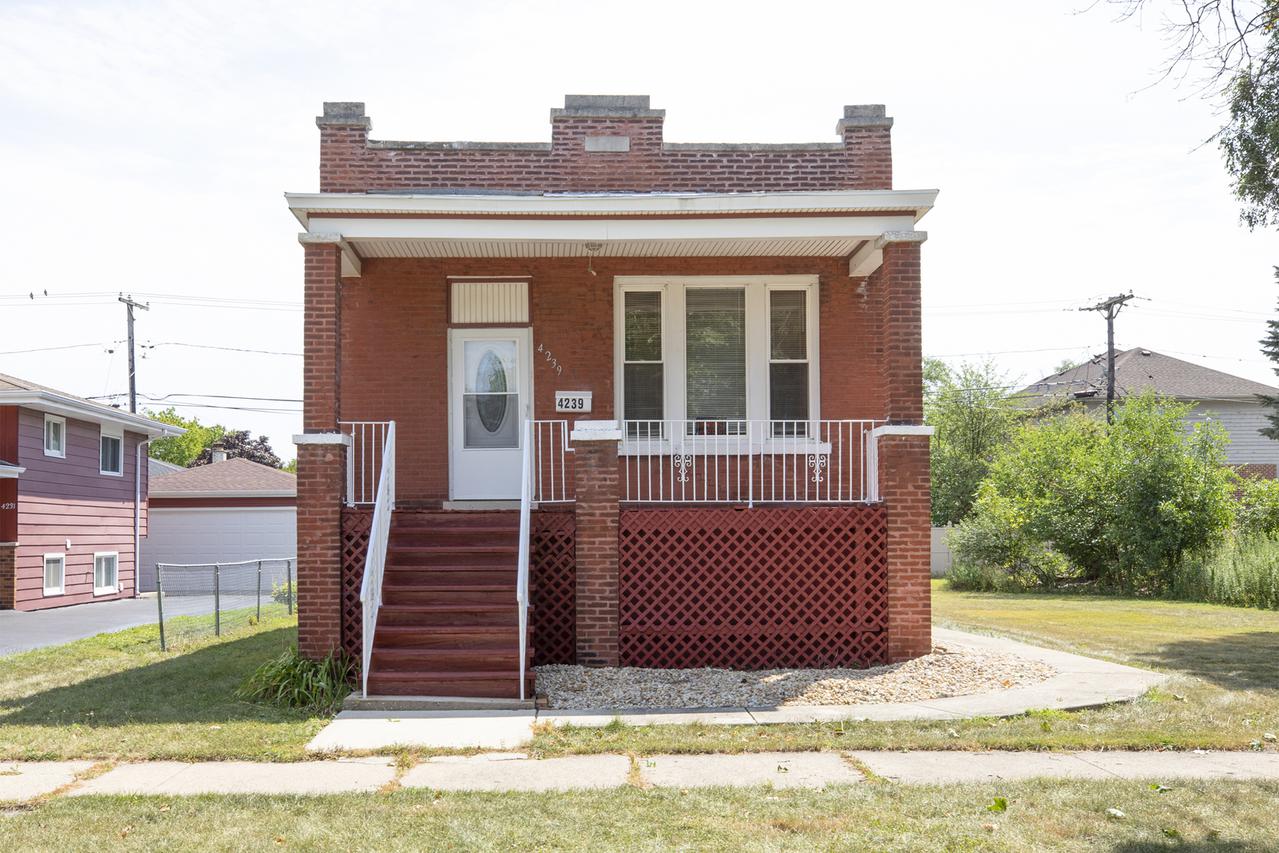 4239 Elm Ave., Lyons, IL 60534