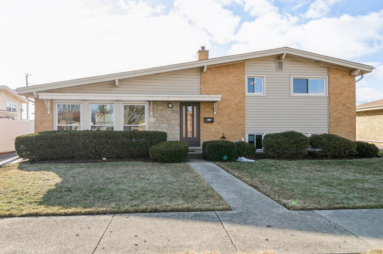 8908 Oconto Ave., Morton Grove, IL 60053