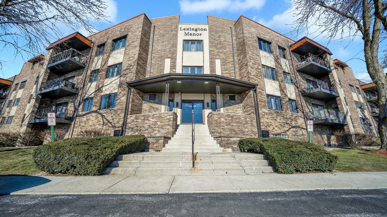 7100 W 95th St. #306, Oak Lawn, IL 60453