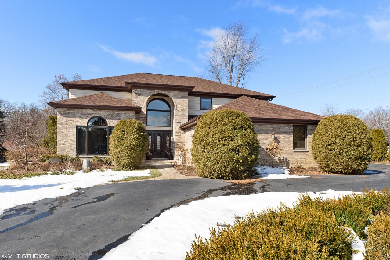 2 Rutgers Ct., Hawthorn Woods, IL 60047