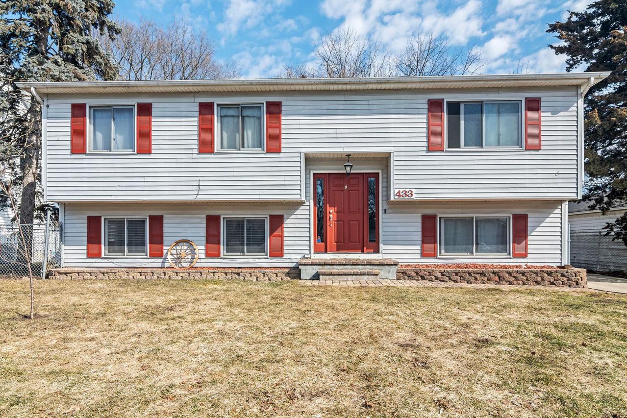 433 N Gage St., Somonauk, IL 60552