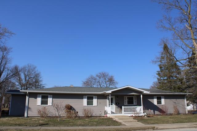 521 E Woodlawn St., Clinton, IL 61727