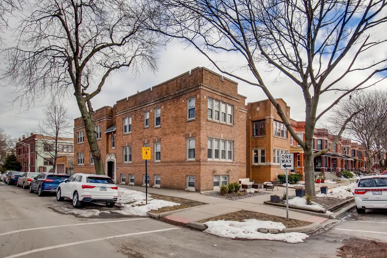2225 W Waveland Ave. #1W, Chicago, IL 60618