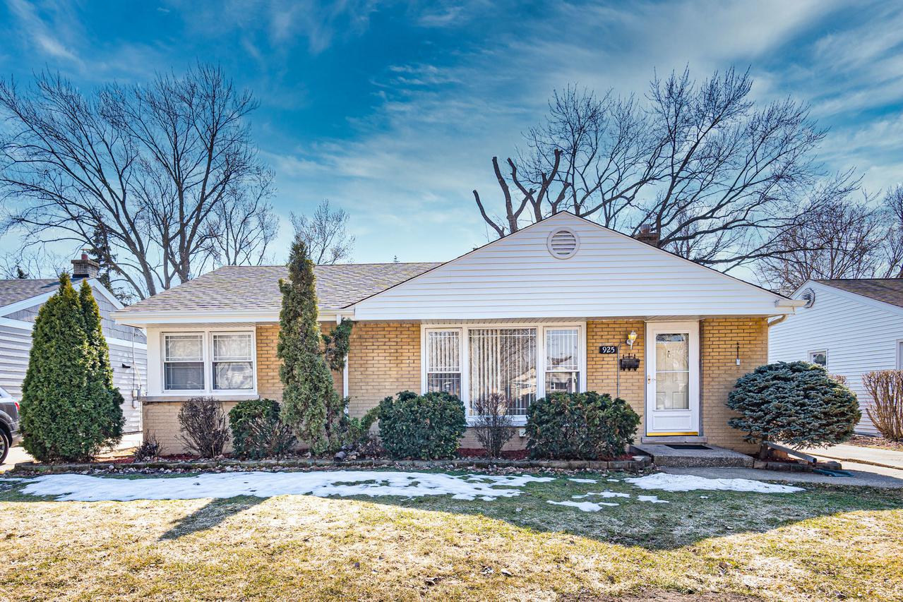 925 E Algonquin Rd., Des Plaines, IL 60016