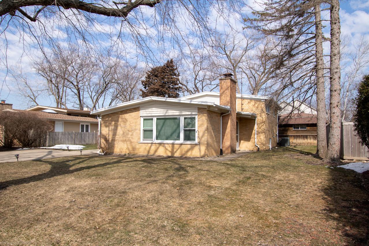 3560 Tamarind Dr., Northbrook, IL 60062