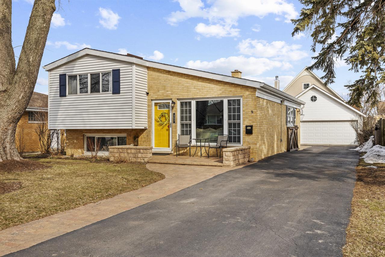 357 N Lombard Ave., Lombard, IL 60148