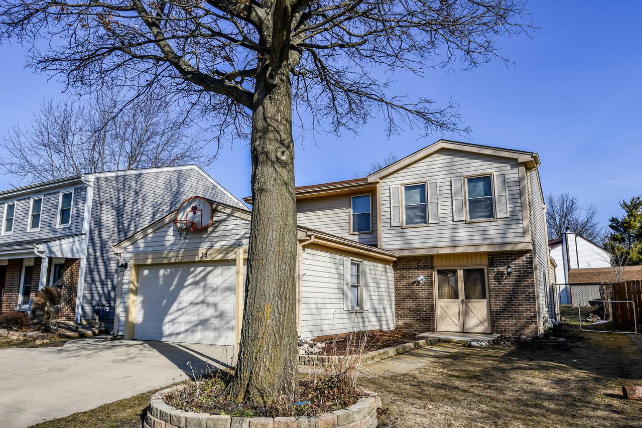 624 Stafford Dr., Roselle, IL 60172