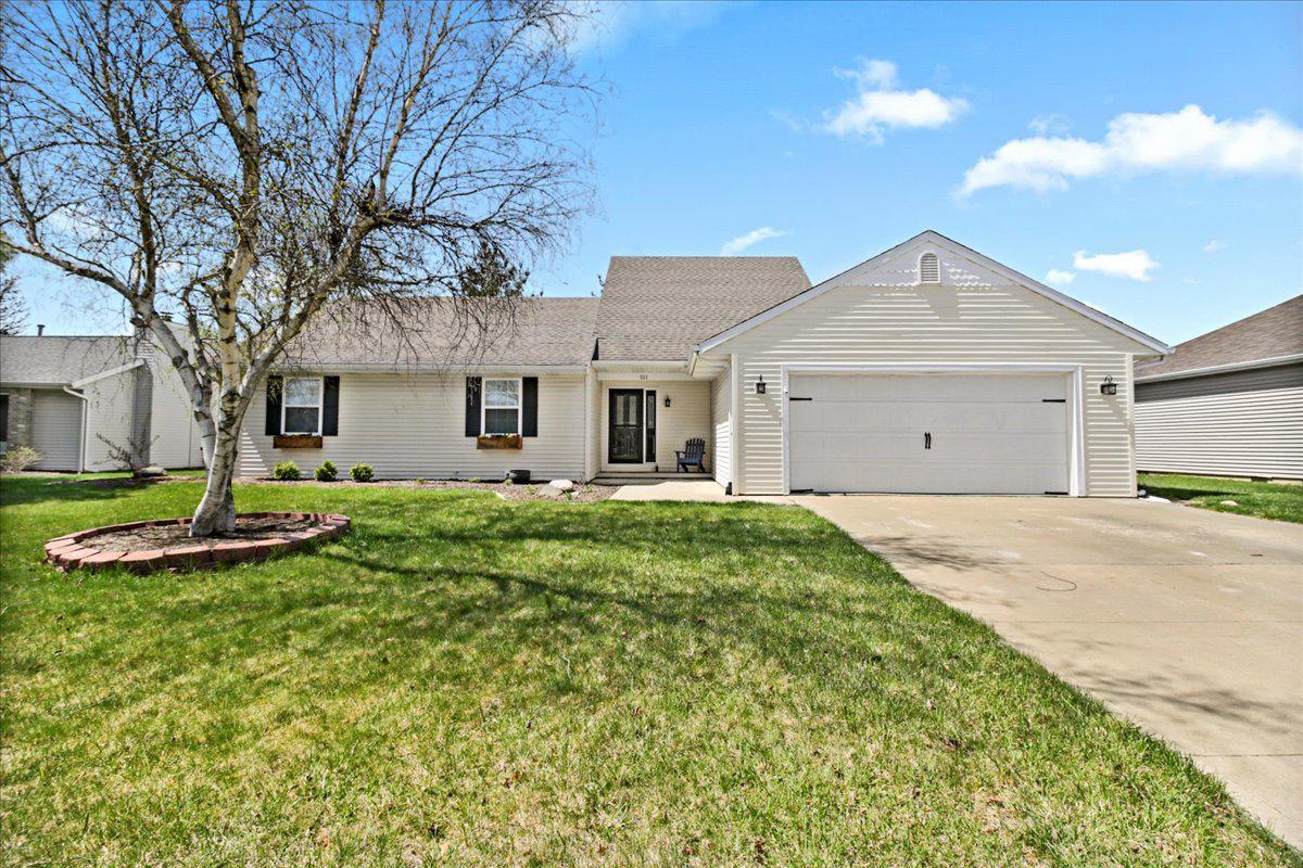 511 Laurel Dr., St. Joseph, IL 61873