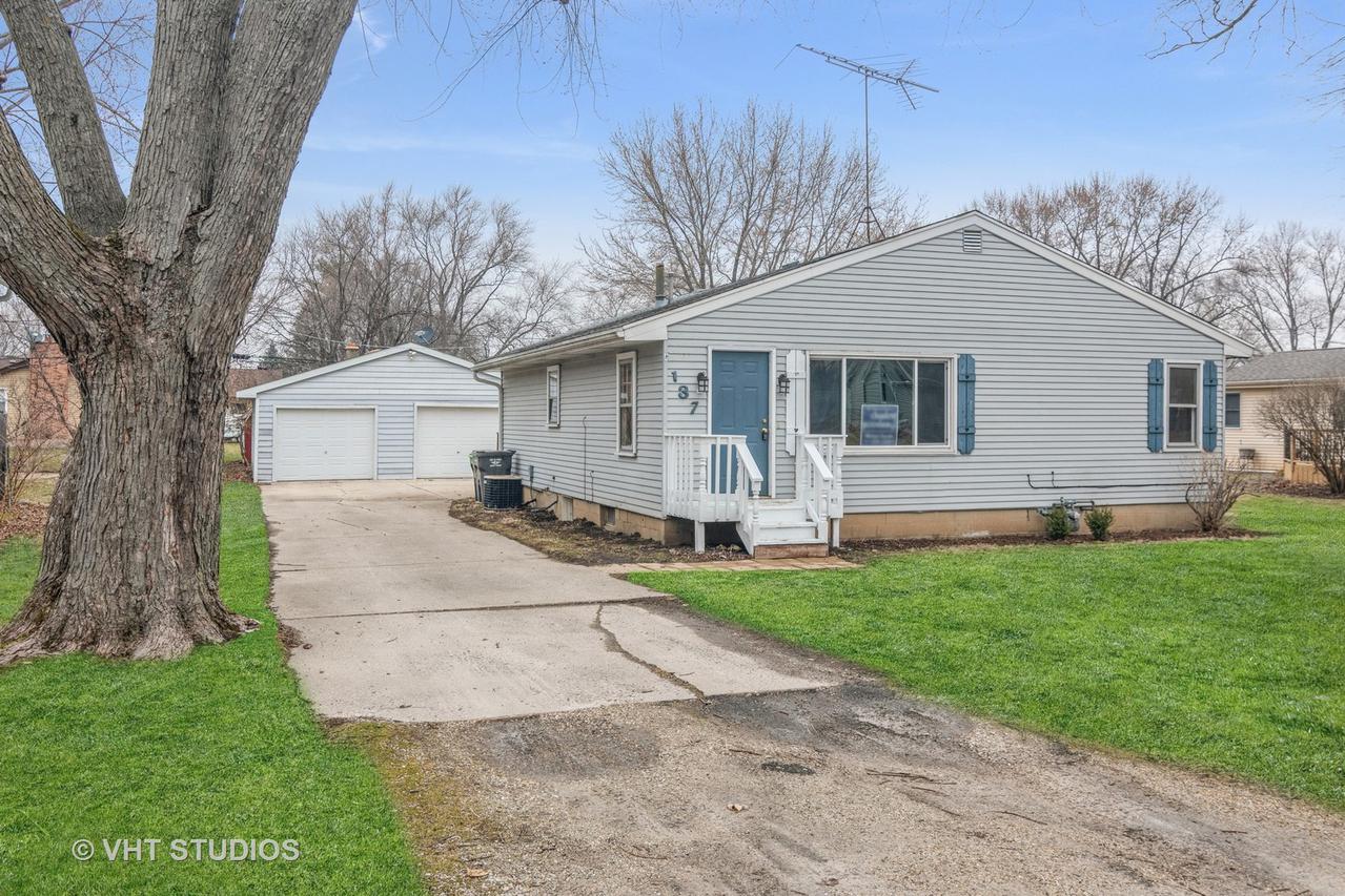 137 Calkins Dr., Sugar Grove, IL 60554