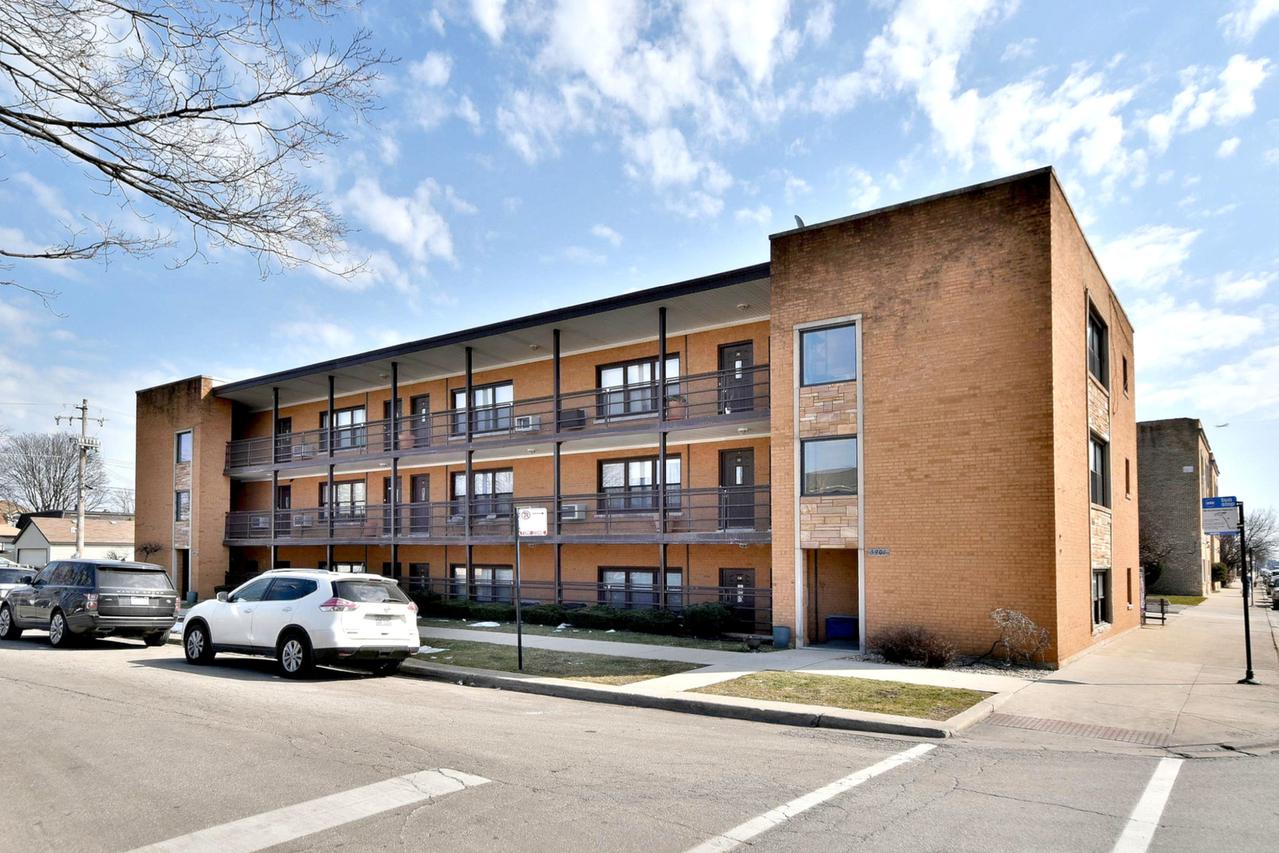 5901 N Naper Ave. #2E, Chicago, IL 60631