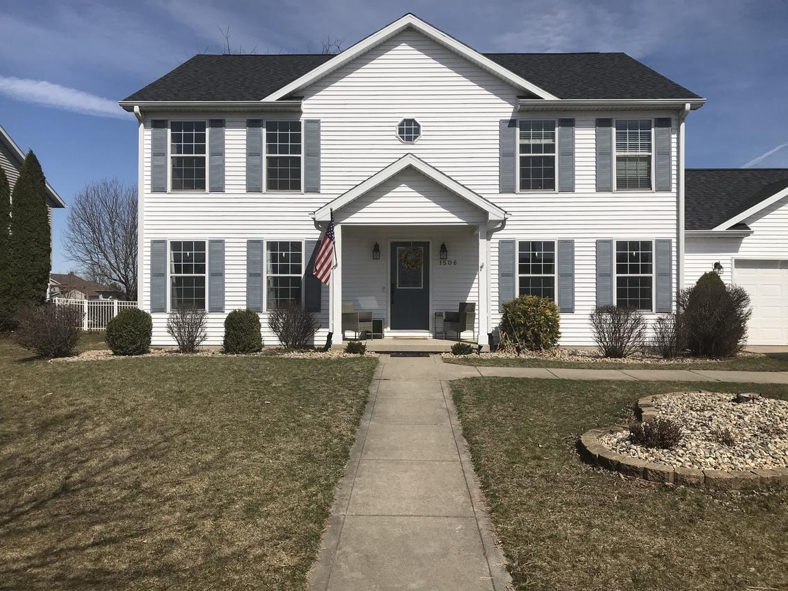 1506 E Grand Ave., St. Joseph, IL 61873