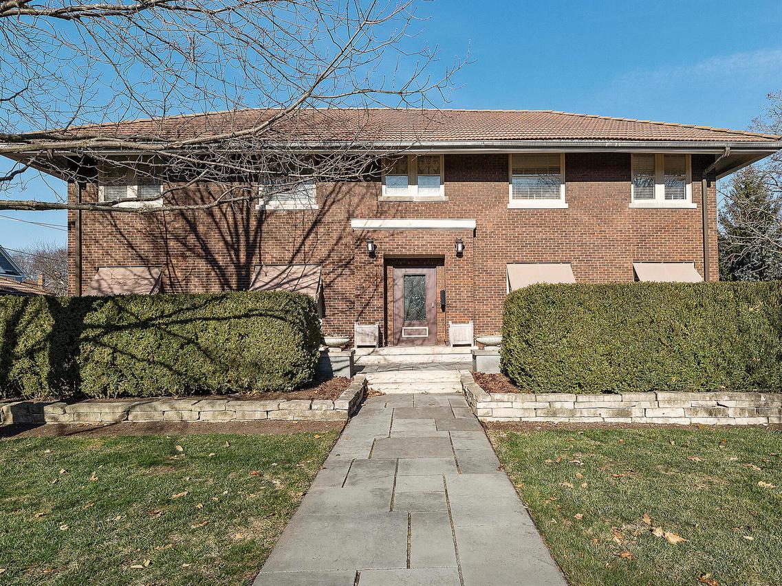 700 N La Grange Rd., La Grange Park, IL 60526