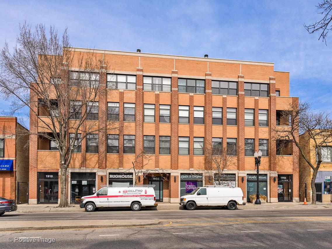 1908 W Irving Park Rd. #403, Chicago, IL 60613