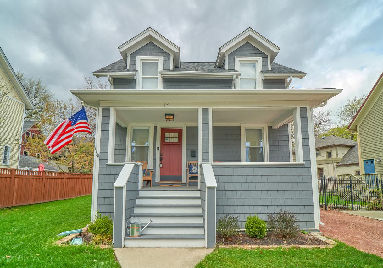44 Bluff Ave., La Grange, IL 60525