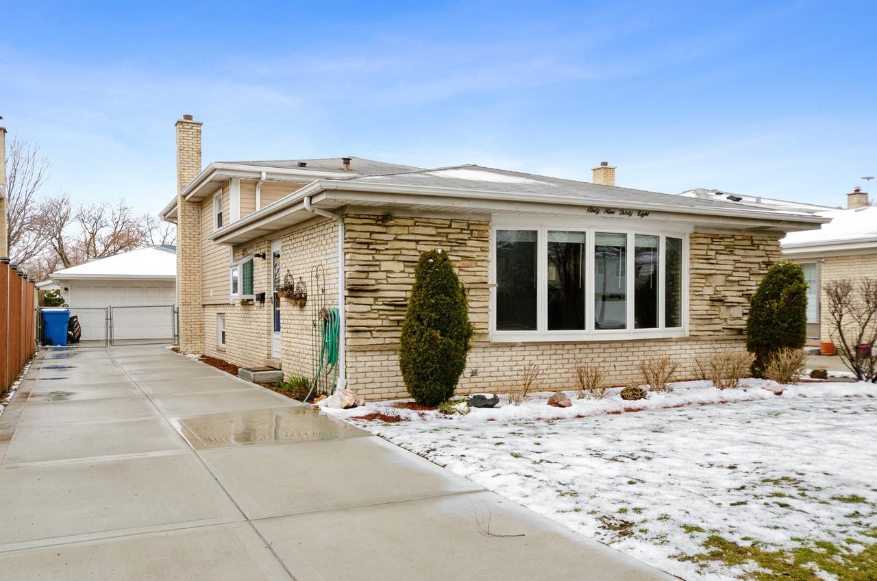 6938 N Central Ave., Chicago, IL 60646