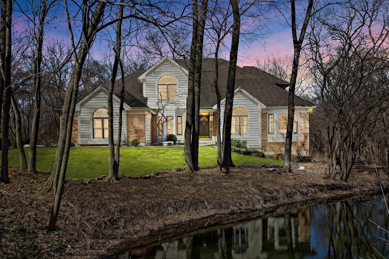 1 Burning Oak Tr., Barrington Hills, IL 60010