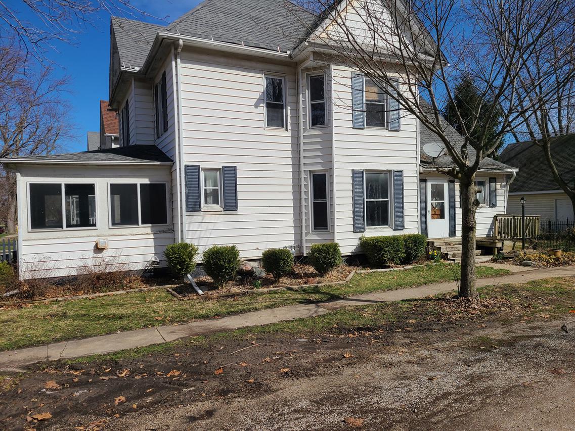 200 N Jackson St., Clinton, IL 61727