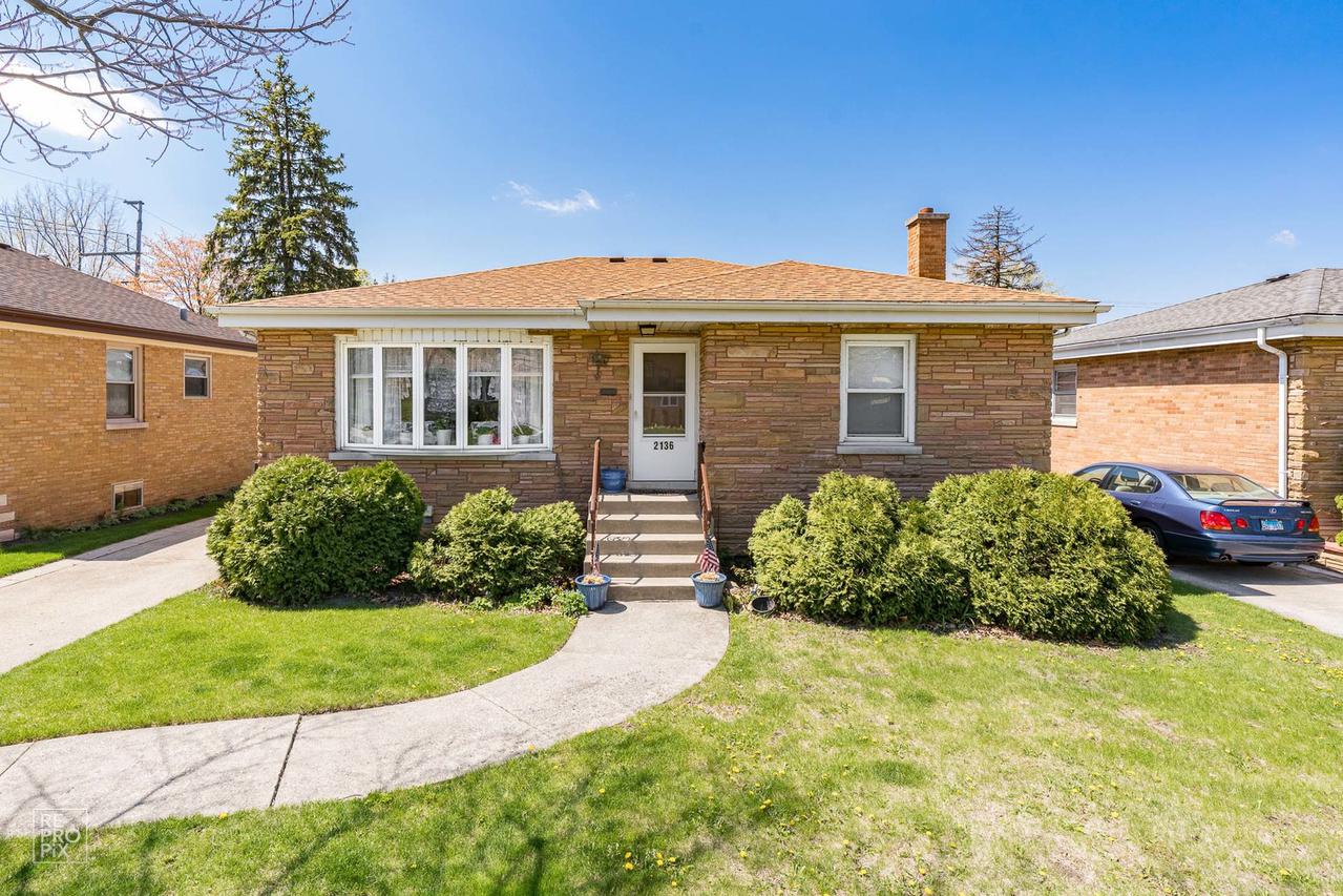 2136 Manchester Ave., Westchester, IL 60154