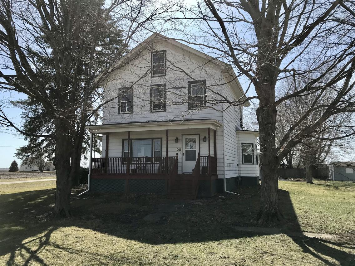 201 W Prospect St., Malden, IL 61337