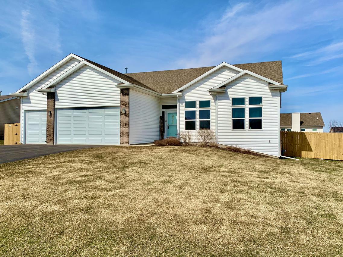 699 Ballymore Rd., Roscoe, IL 61073