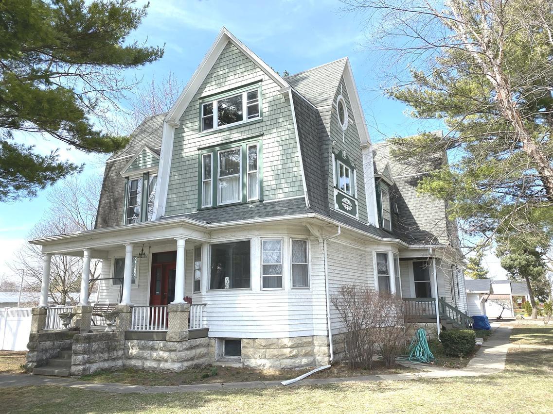 115 E Taylor St., Grant Park, IL 60940