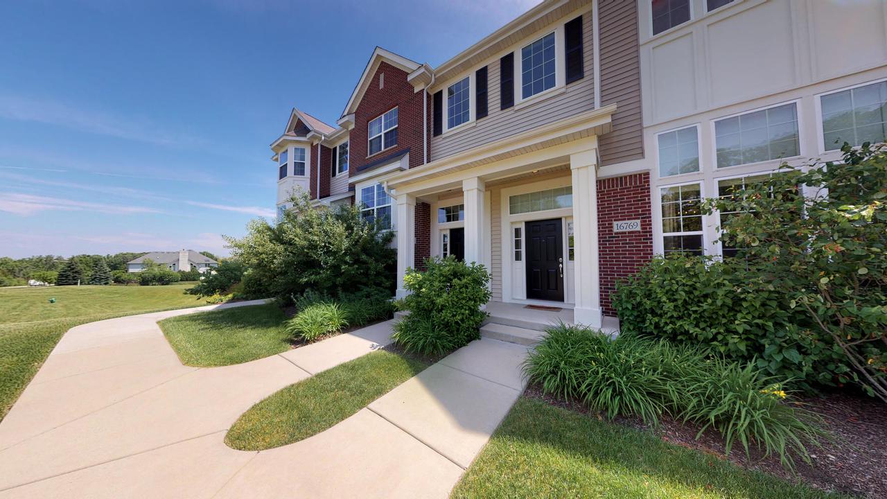 16769 Brighton Dr., Lemont, IL 60439