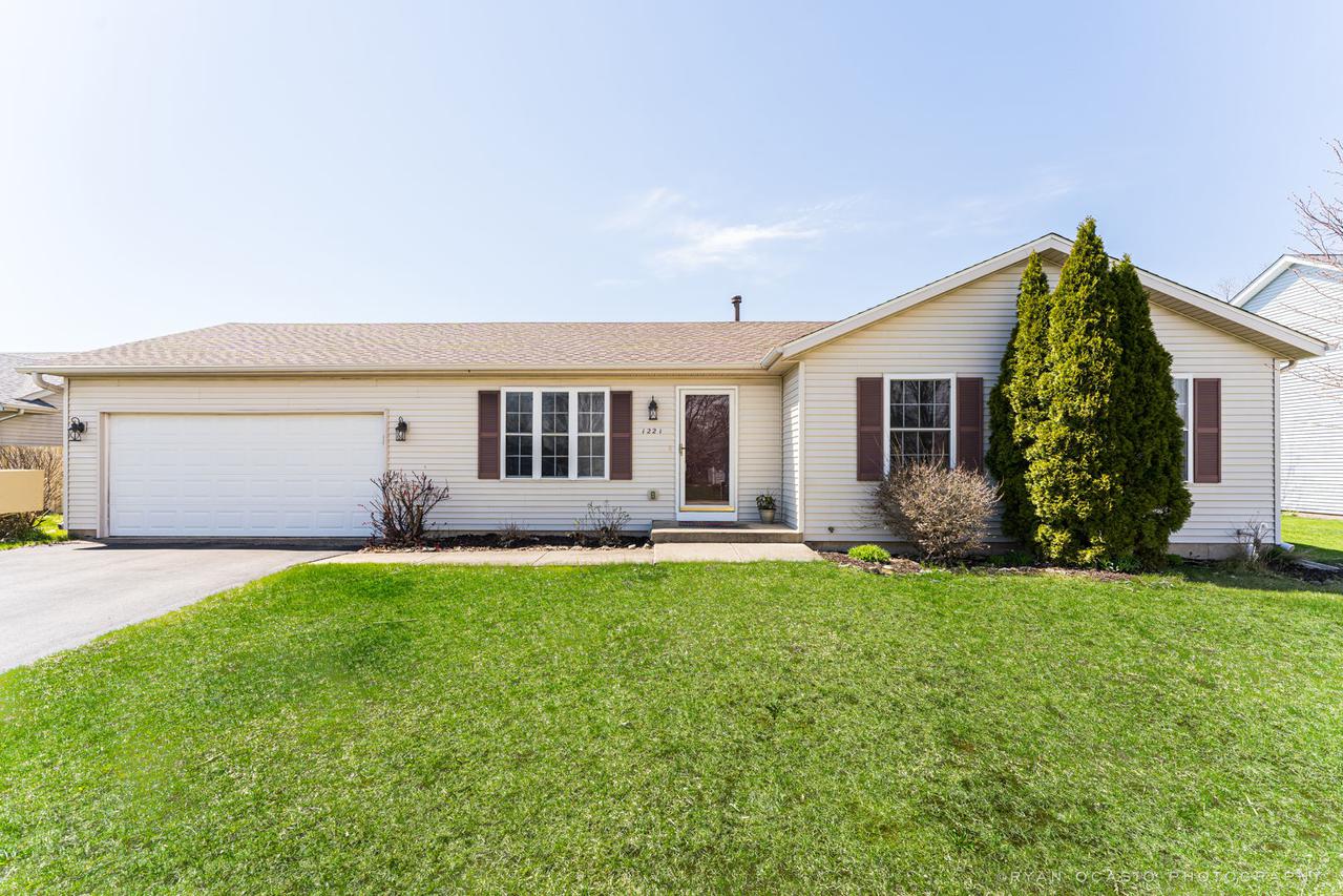 1221 Quail Run, Dekalb, IL 60115