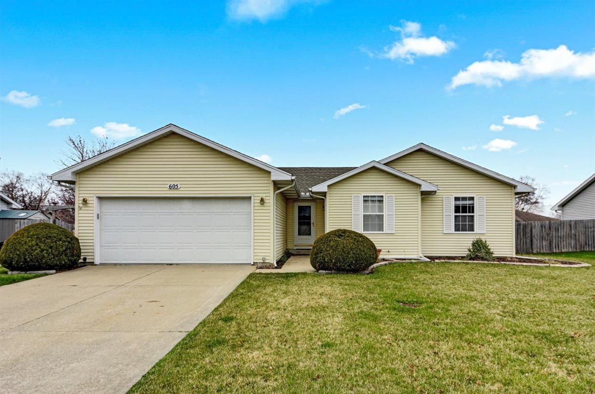 605 Chestnut Dr., St. Joseph, IL 61873