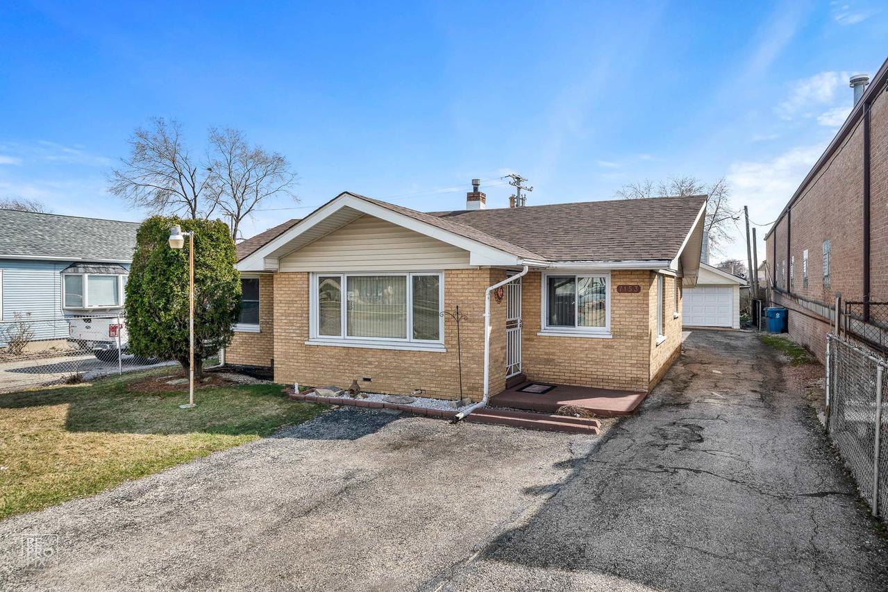7153 W 72nd St., Nottingham Park, IL 60638