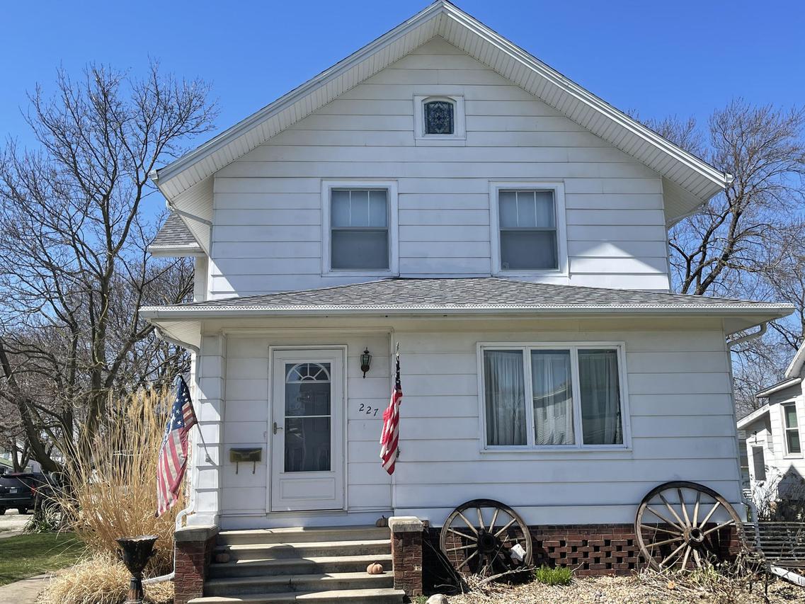 227 S Sangamon Ave., Gibson City, IL 60936
