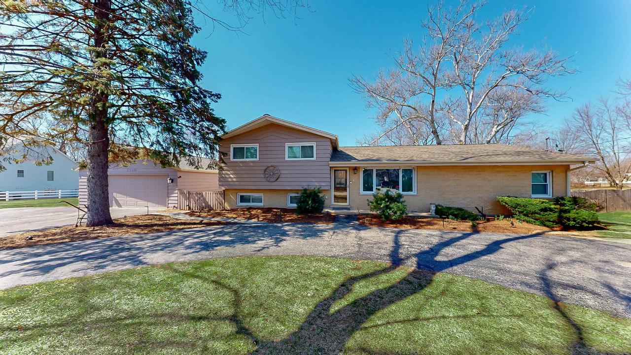2S216 Riverside Ave., Warrenville, IL 60555