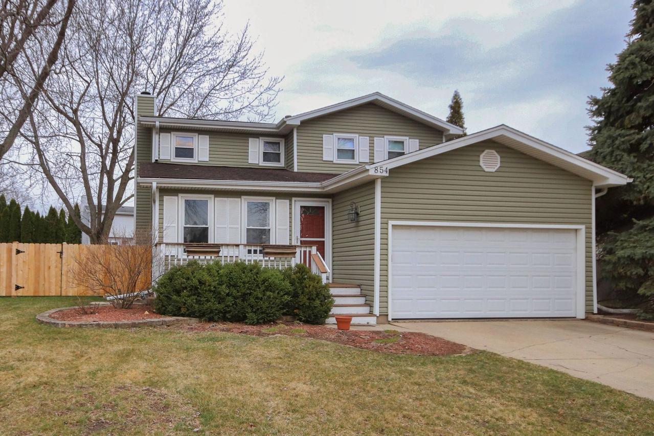 854 Shenandoah Dr., Carol Stream, IL 60188