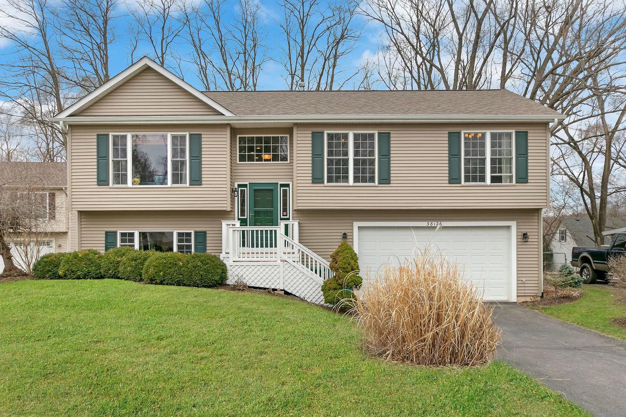 38126 N Dewey St., Spring Grove, IL 60081