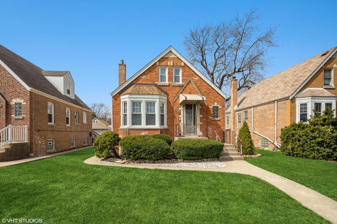 3042 N 77th Ave., Elmwood Park, IL 60707