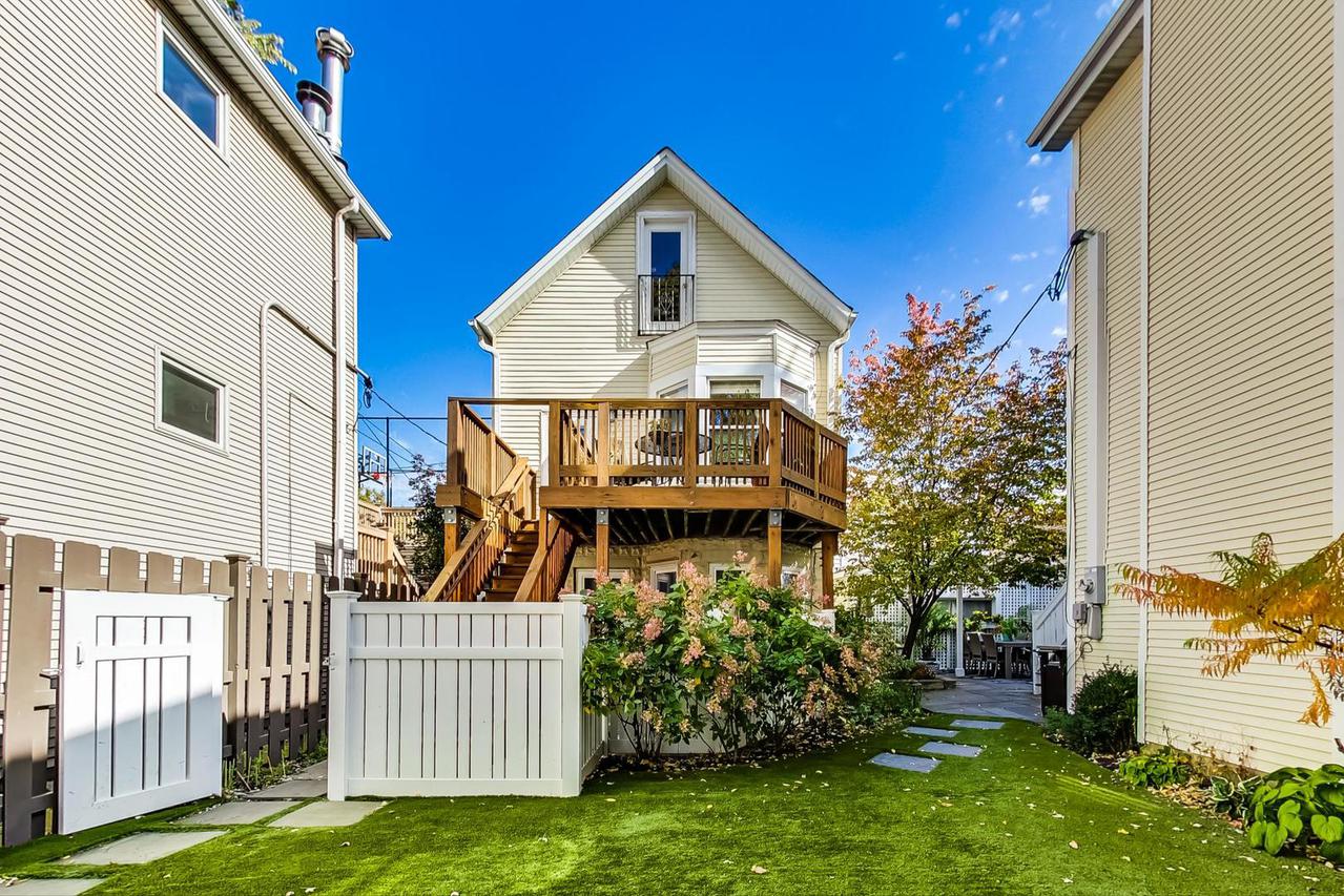 3257 N Oakley Ave., Chicago, IL 60618