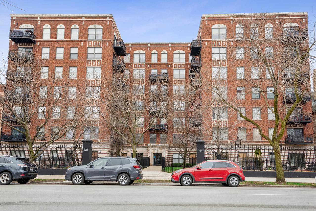 4537 S Drexel Blvd. #209, Chicago, IL 60653