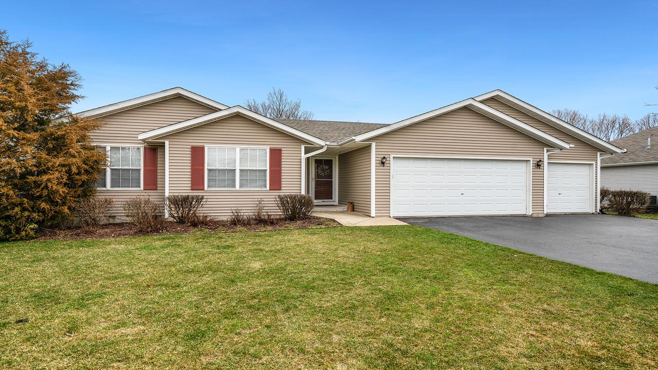 10043 Lismore Rd., Roscoe, IL 61073