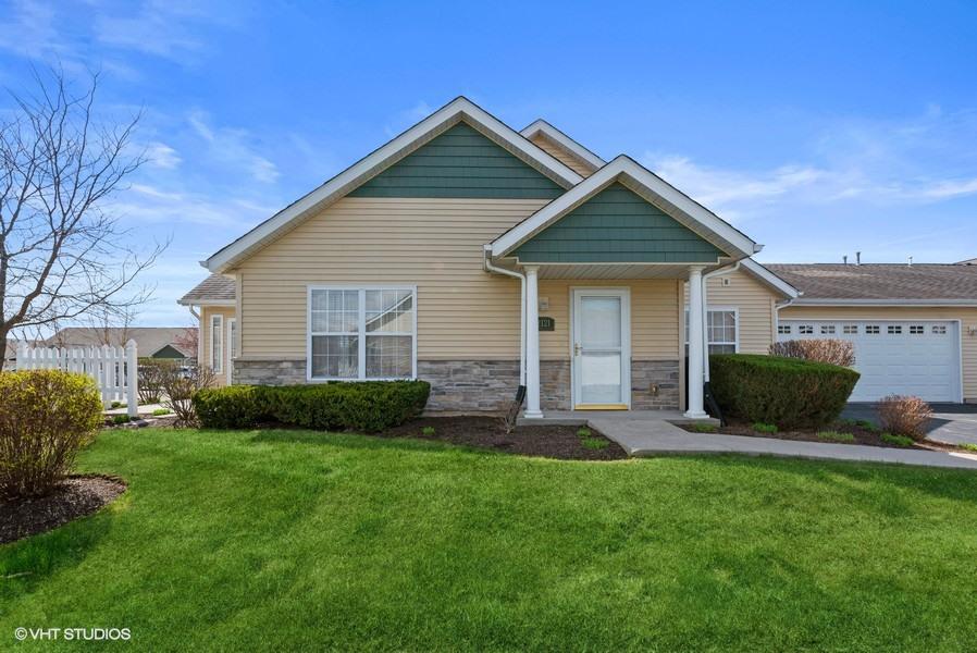 2121 Waterbury Ln., Sycamore, IL 60178