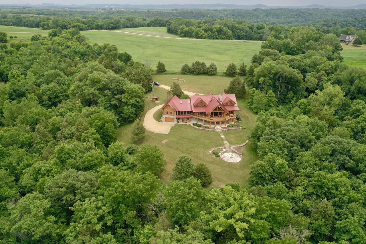 8407 W Council Hill Rd., Galena, IL 61036