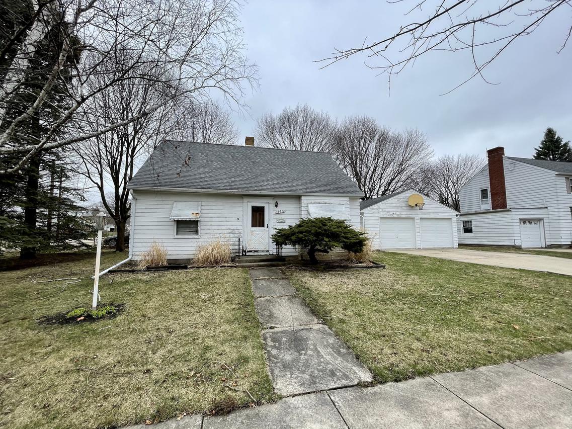 625 12th St., Rochelle, IL 60168