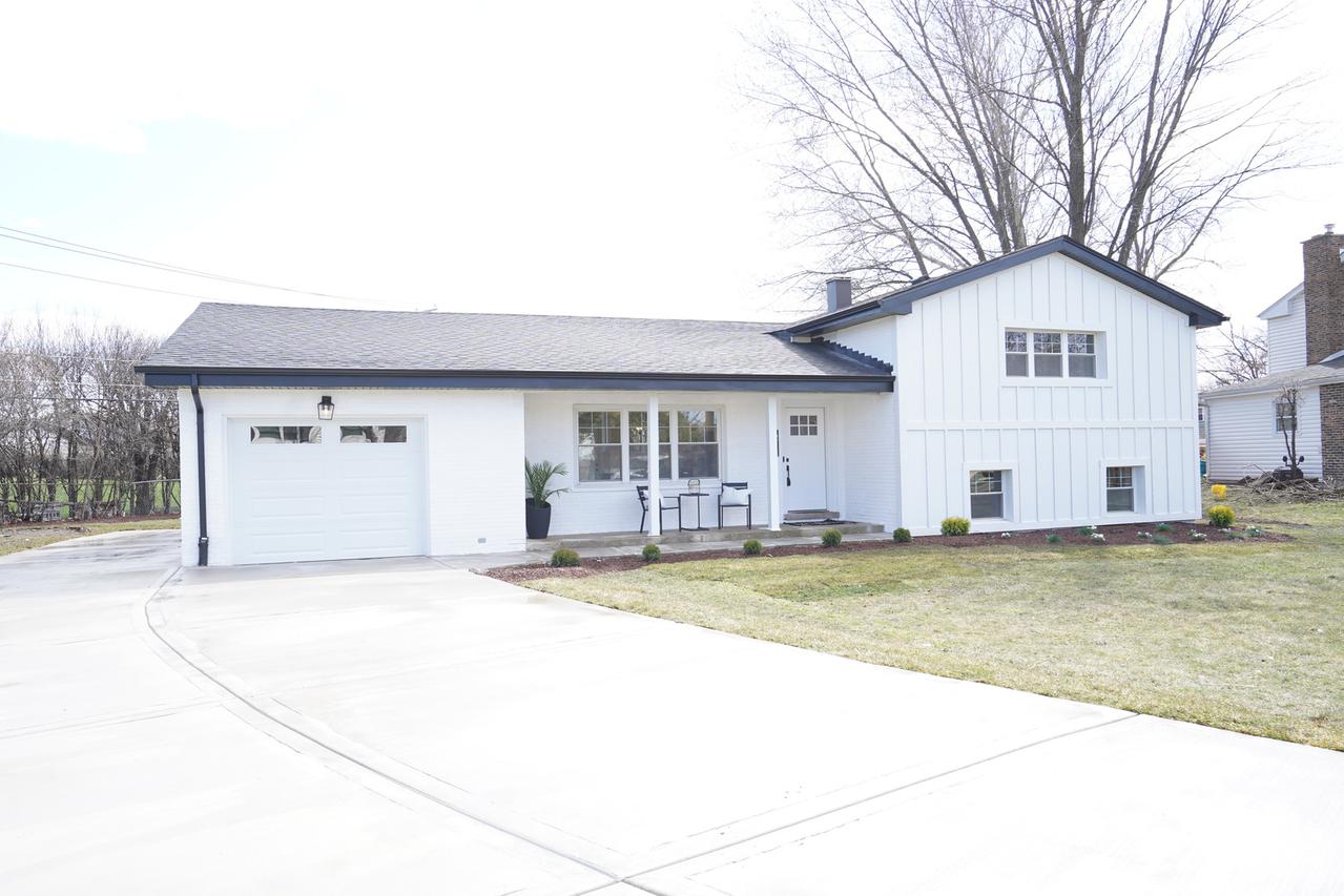 671 Hazel Ct., Roselle, IL 60172