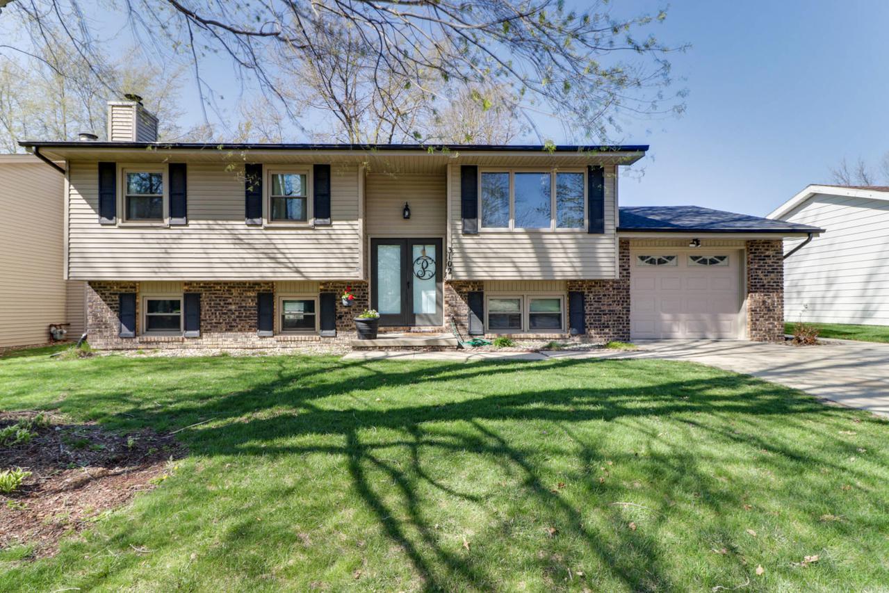 3102 E Washington St., Bloomington, IL 61704