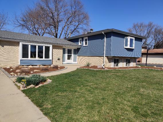 816 N. Harrow Ct., Addison, IL 60101