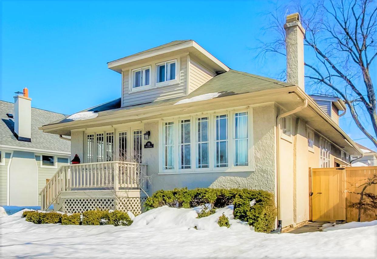 211 N Stone Ave., La Grange, IL 60525